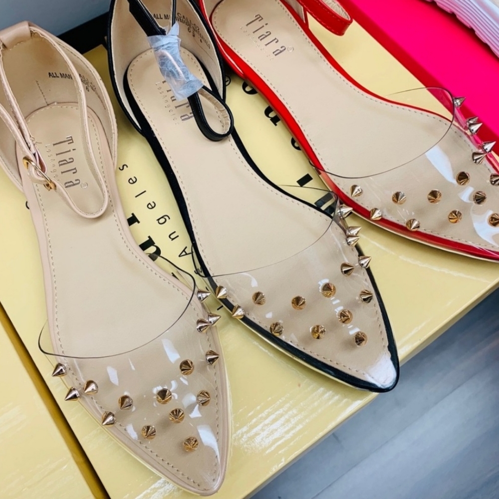 🥰NEW Spike Beige Flats Size 6.5